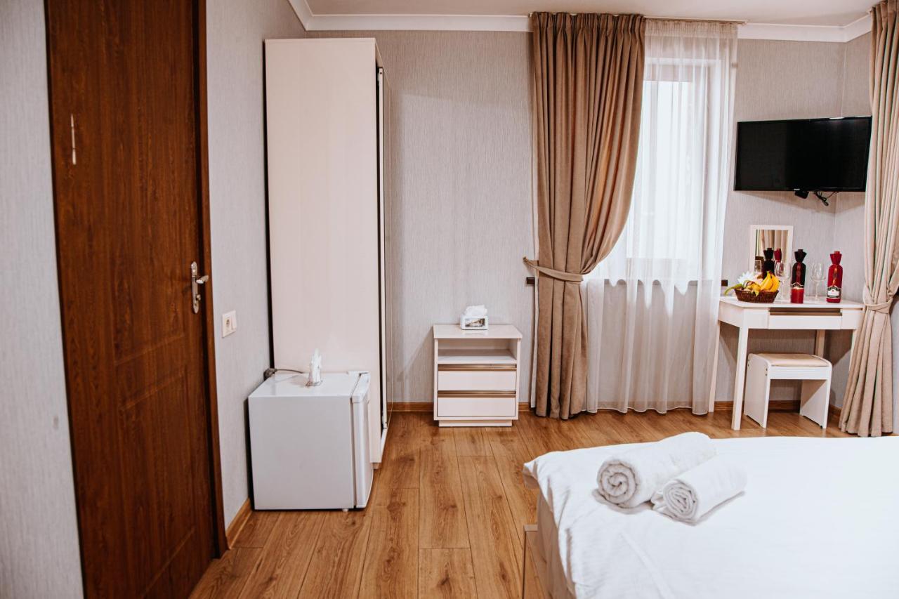 Sama Grand Hotel Тбілісі Екстер'єр фото