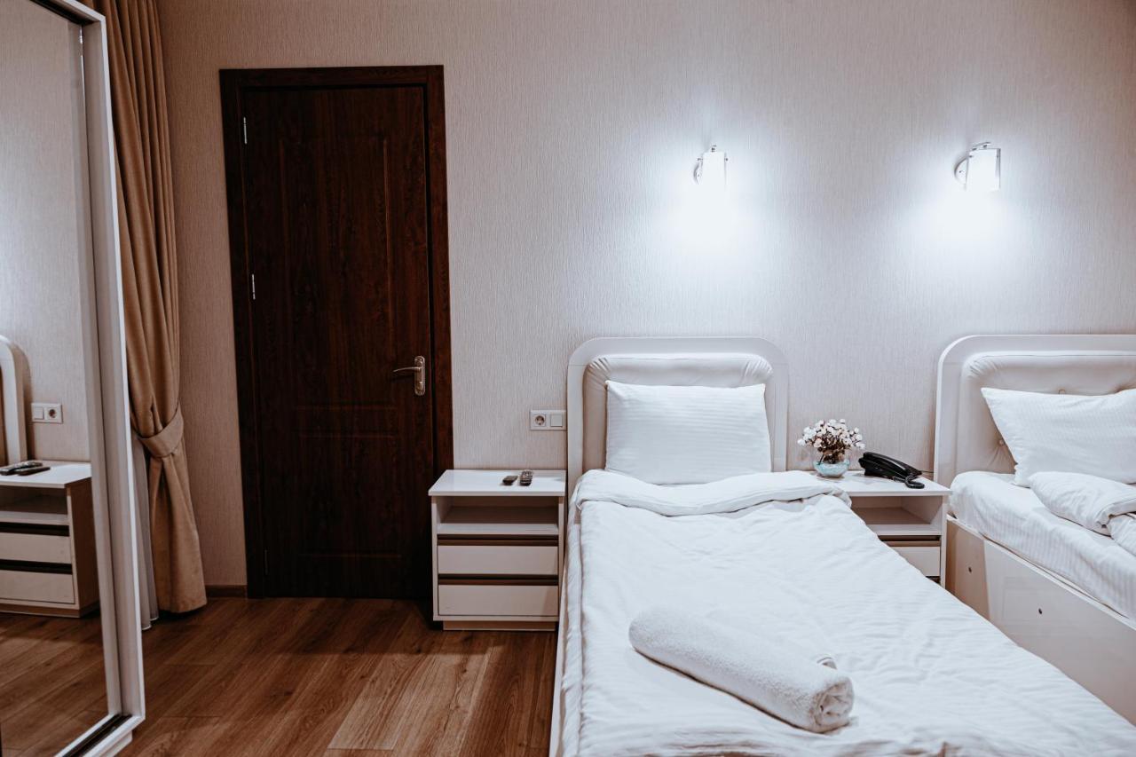 Sama Grand Hotel Тбілісі Екстер'єр фото