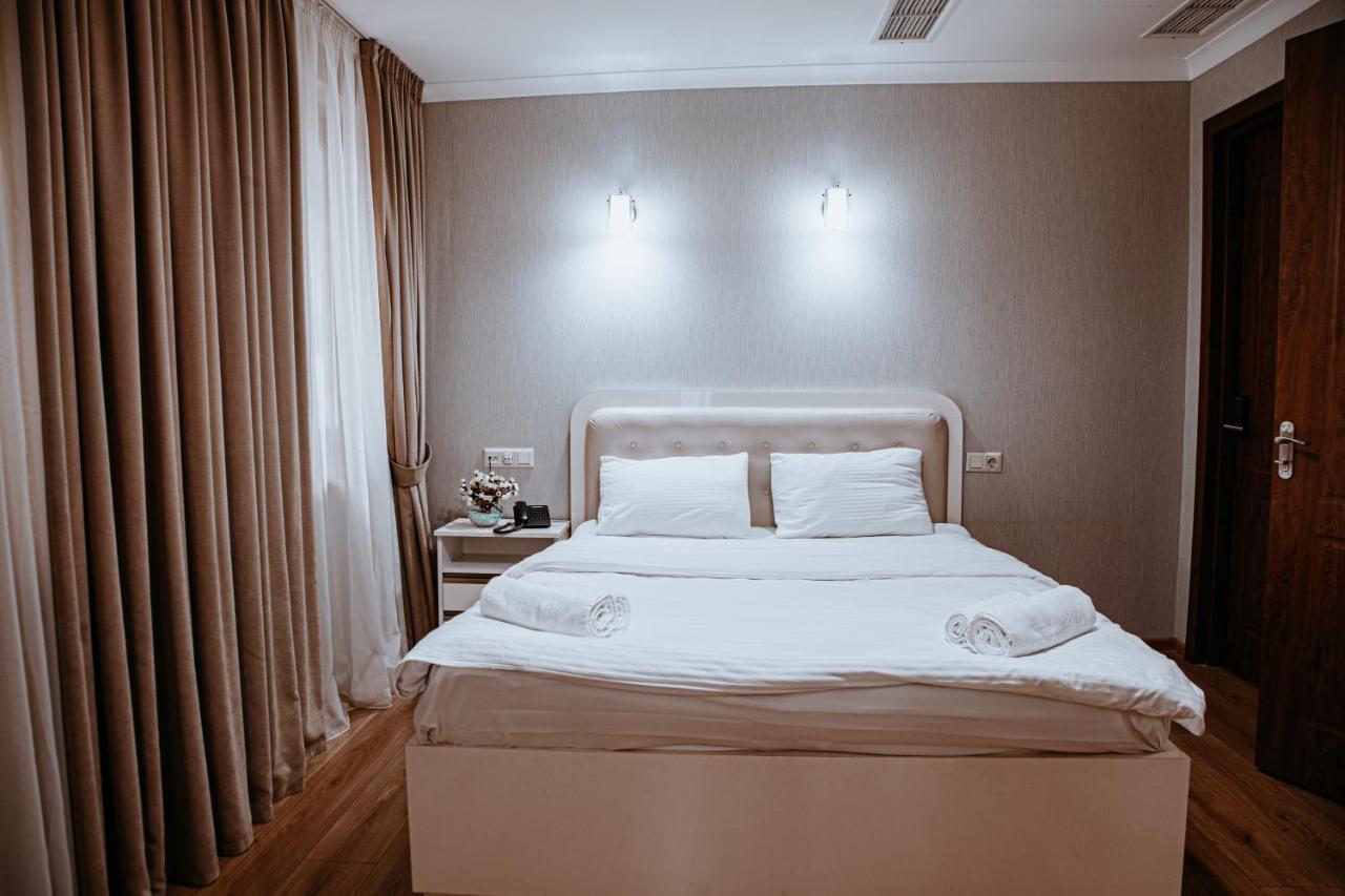 Sama Grand Hotel Тбілісі Екстер'єр фото