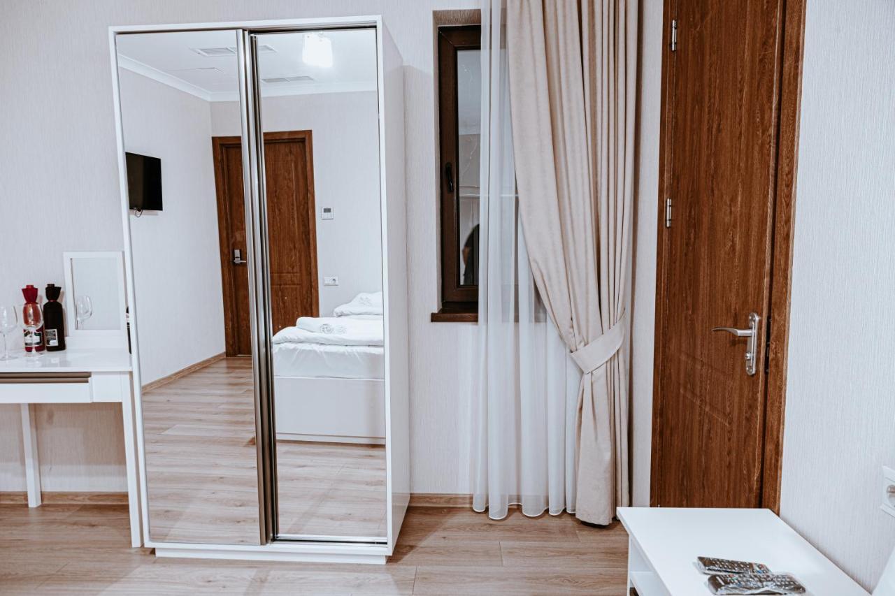 Sama Grand Hotel Тбілісі Екстер'єр фото