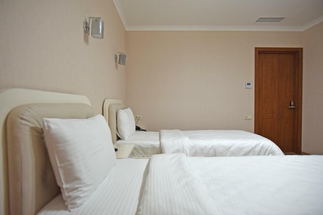 Sama Grand Hotel Тбілісі Екстер'єр фото
