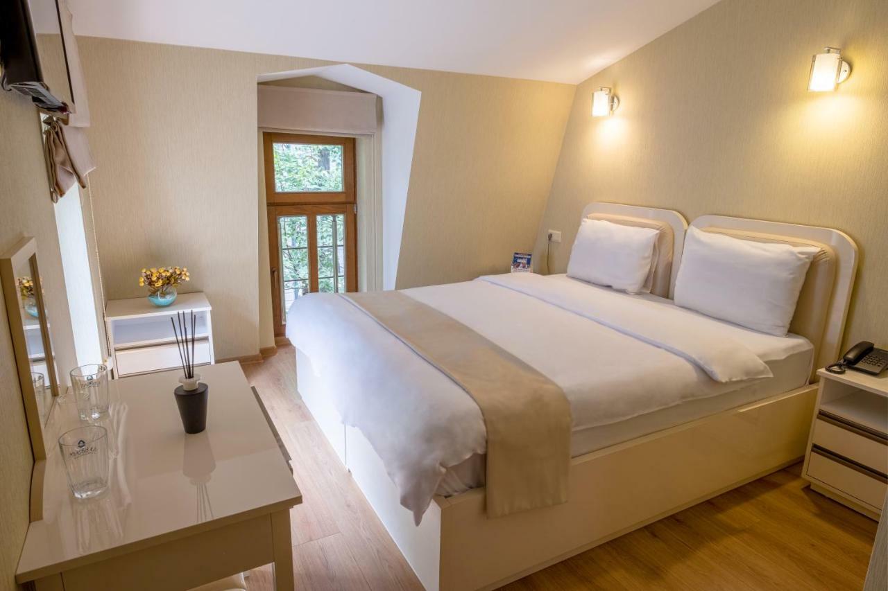 Sama Grand Hotel Тбілісі Екстер'єр фото