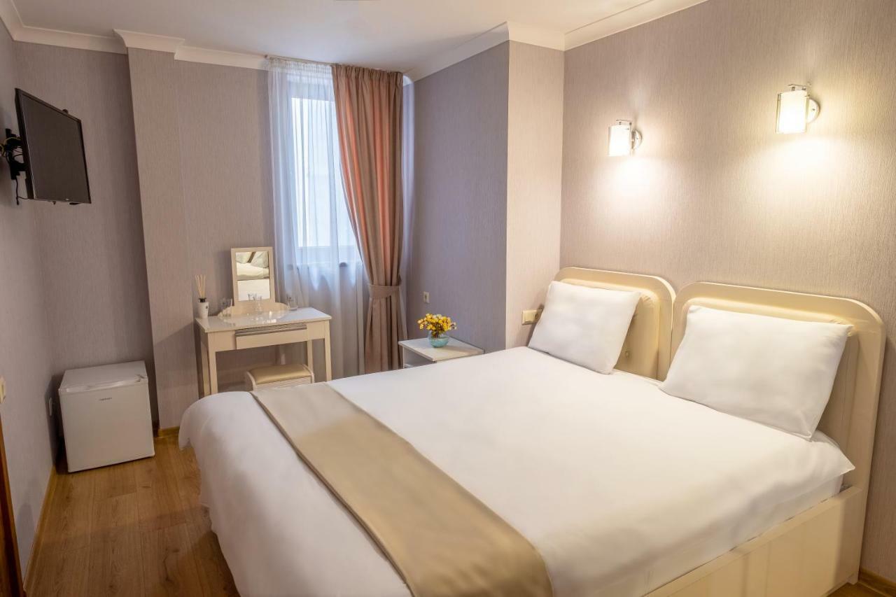 Sama Grand Hotel Тбілісі Екстер'єр фото